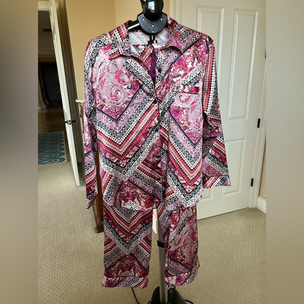 Victoria’s Secret Pink Patterned Pajama Set, Size Large